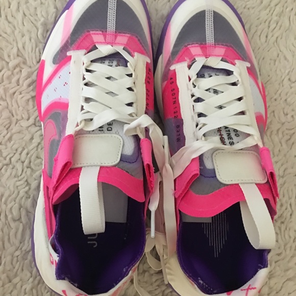 Nike - Picture 4 of 15